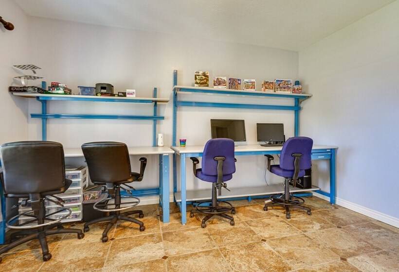 Great Salt Lake House: 5,000 Sq Ft, Mtn Views!