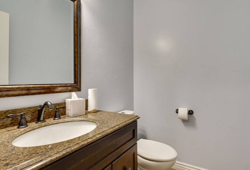 Great Salt Lake House: 5,000 Sq Ft, Mtn Views!