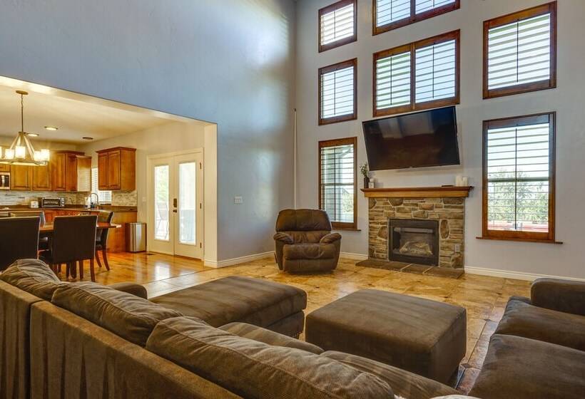 Great Salt Lake House: 5,000 Sq Ft, Mtn Views!