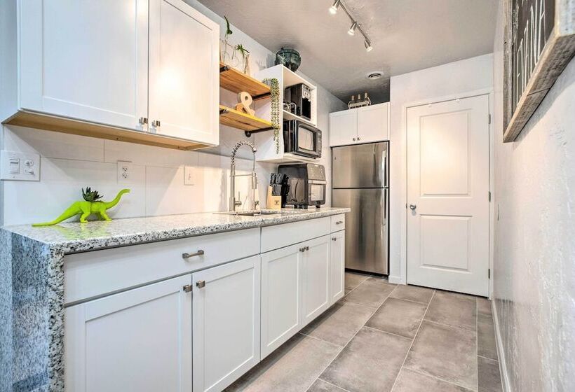 Guest House W/ Hot Tub: 11 Mi To Downtown Phoenix