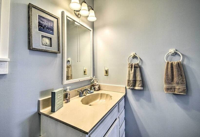 Hatteras Style Salvo Home Walk To Shore!