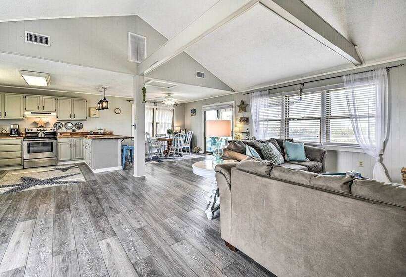 Hatteras Style Salvo Home Walk To Shore!