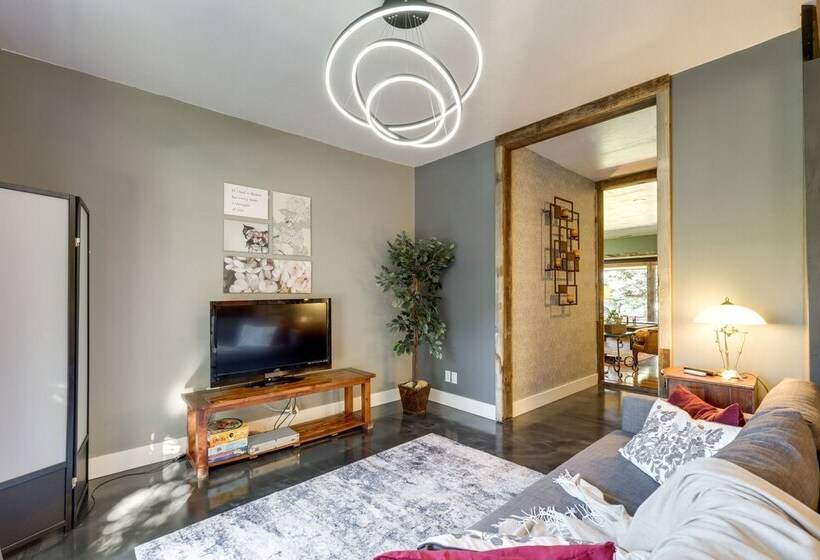 Heber City Home: Private Yard & Hot Tub!