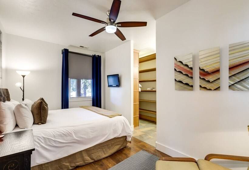 Heber City Home: Private Yard & Hot Tub!