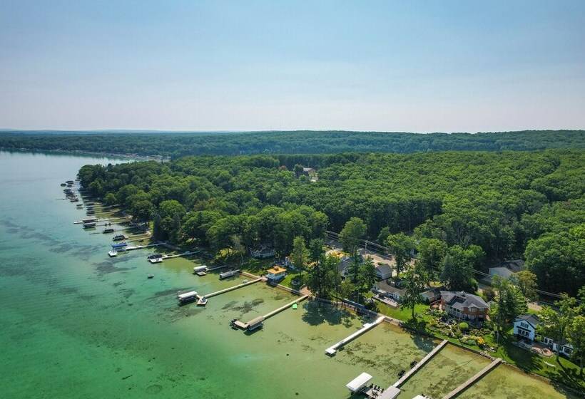 Higgins Lake House & Bunkhouse With Private Dock!