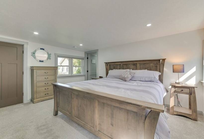 Higgins Lake House & Bunkhouse With Private Dock!