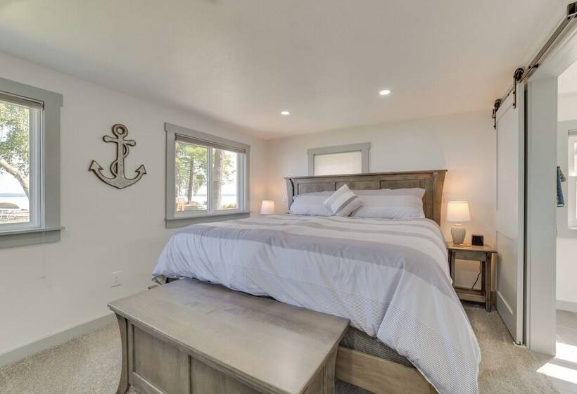 Higgins Lake House & Bunkhouse With Private Dock!