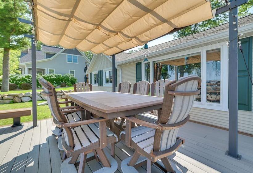 Higgins Lake House & Bunkhouse With Private Dock!