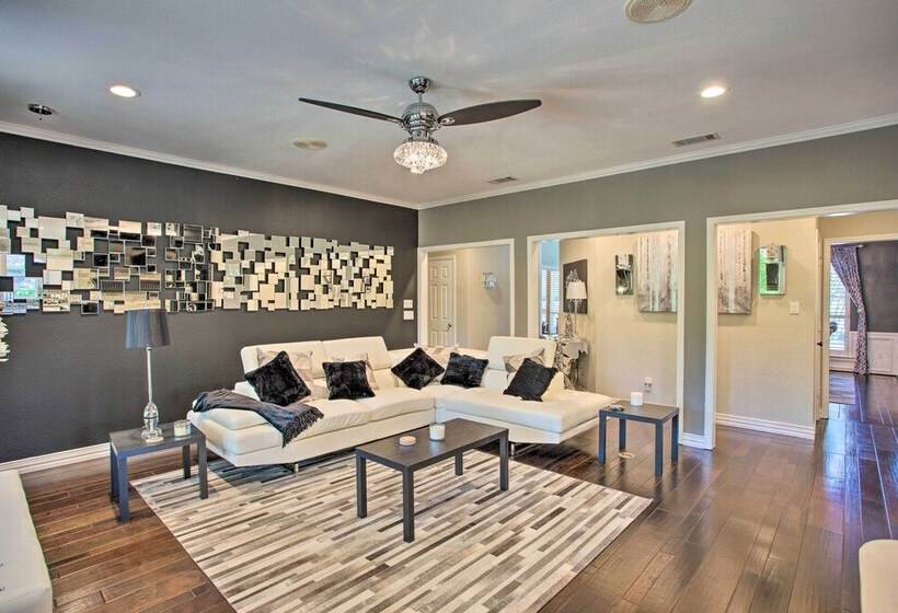 Highland Village House: Creek Access & Boat!