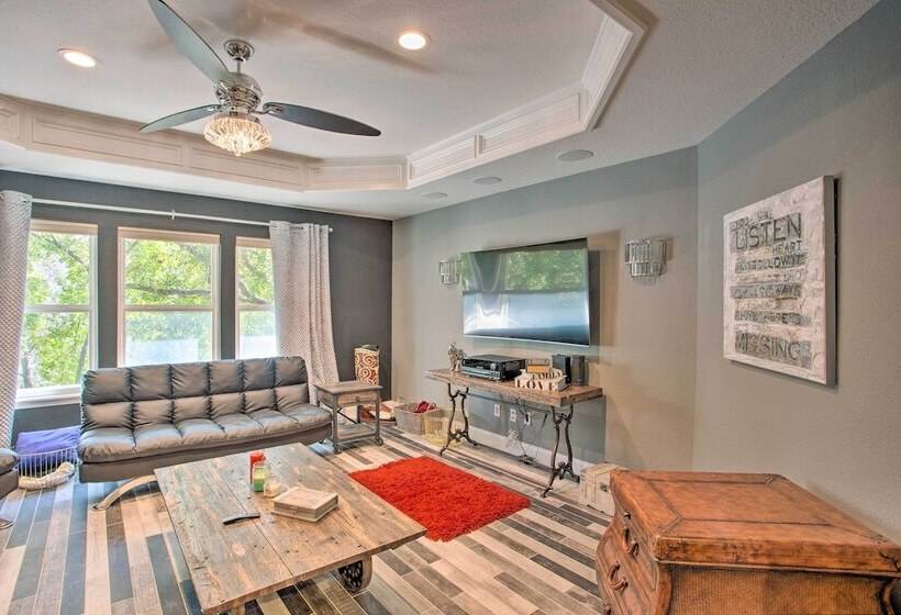 Highland Village House: Creek Access & Boat!