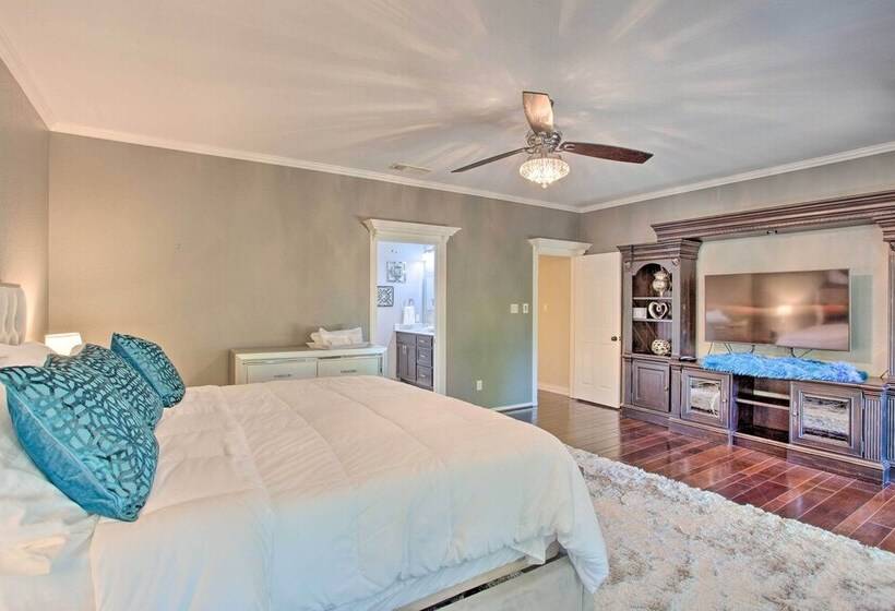 Highland Village House: Creek Access & Boat!