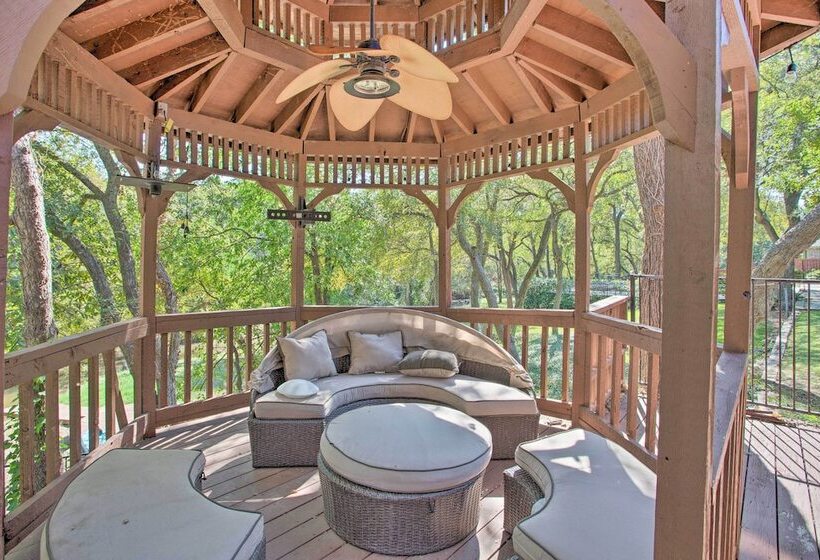 Highland Village House: Creek Access & Boat!