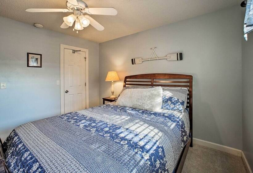 Hillside Rogers Cottage W/ Beaver Lake Views!