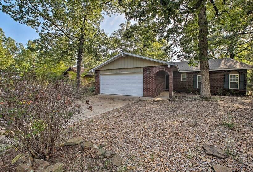 Hillside Rogers Cottage W/ Beaver Lake Views!