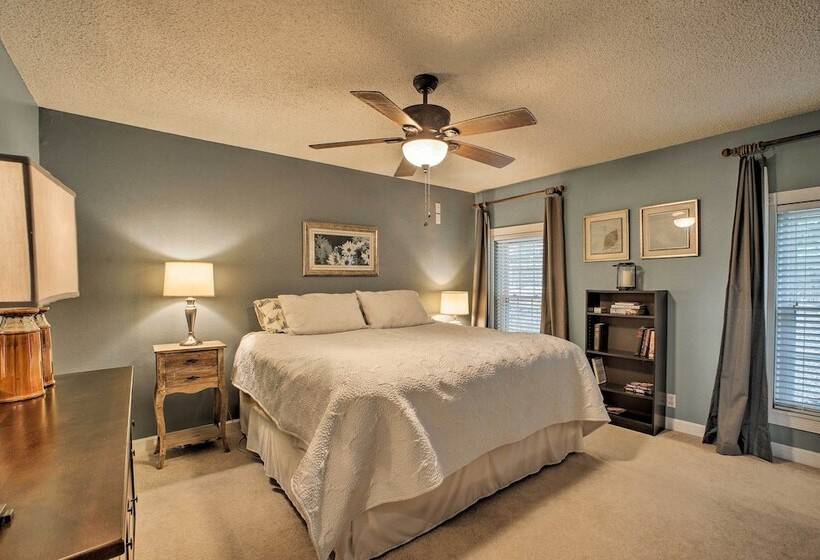 Hillside Rogers Cottage W/ Beaver Lake Views!