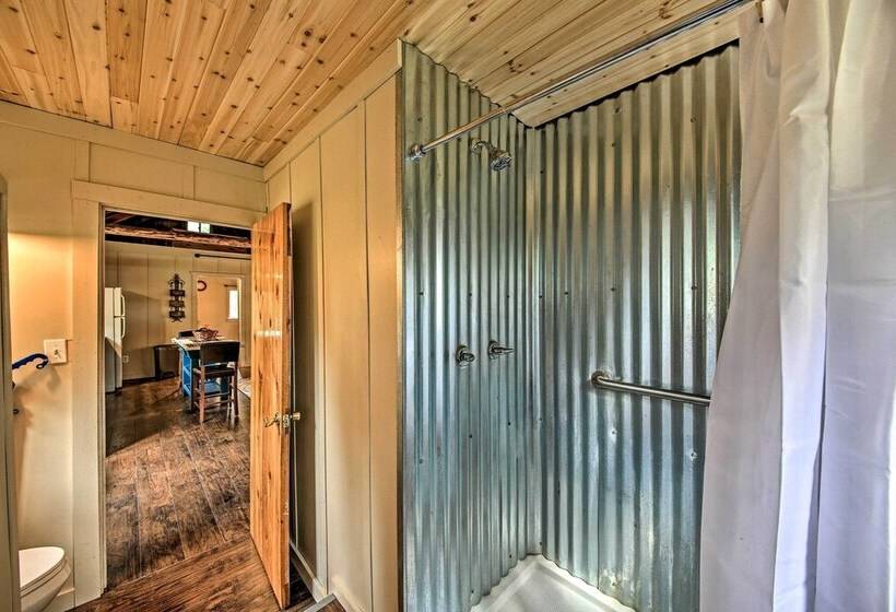 Hilltop Cabin Retreat By Lake Koocanusa!