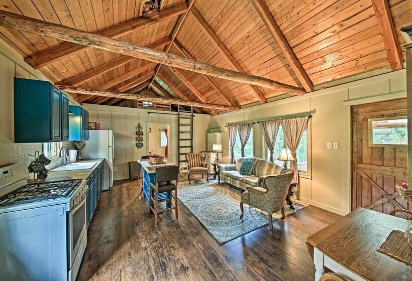 Hilltop Cabin Retreat By Lake Koocanusa!