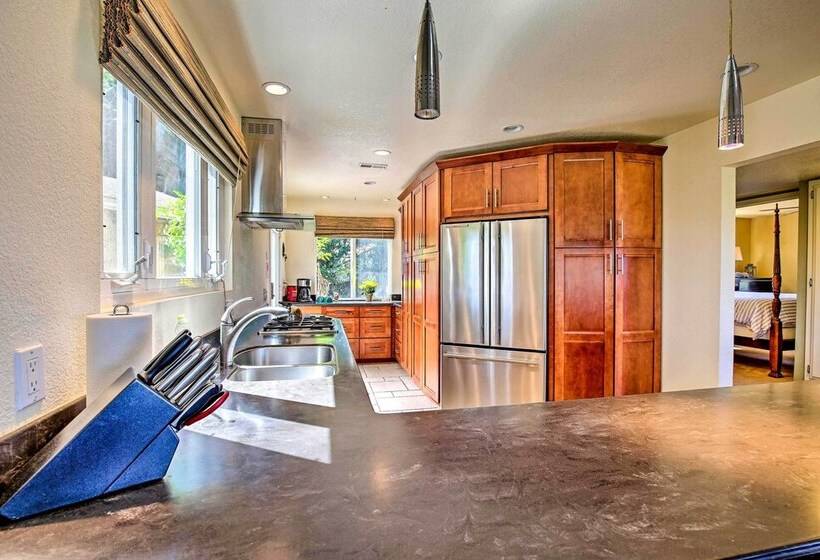 Hilltop Home In Wine Country W/ Hot Tub & Views!