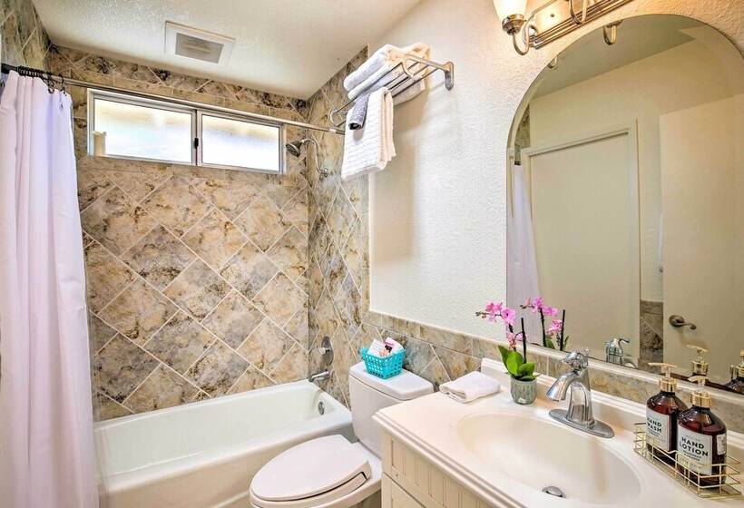 Hilltop Home In Wine Country W/ Hot Tub & Views!