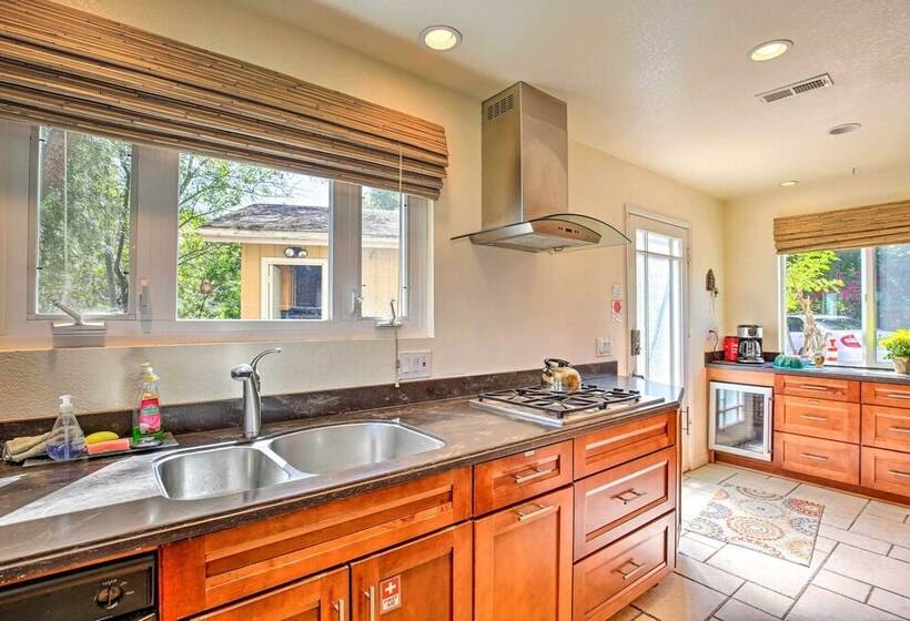 Hilltop Home In Wine Country W/ Hot Tub & Views!