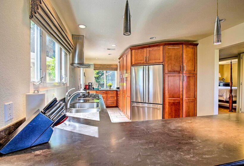 Hilltop Home In Wine Country W/ Hot Tub & Views!