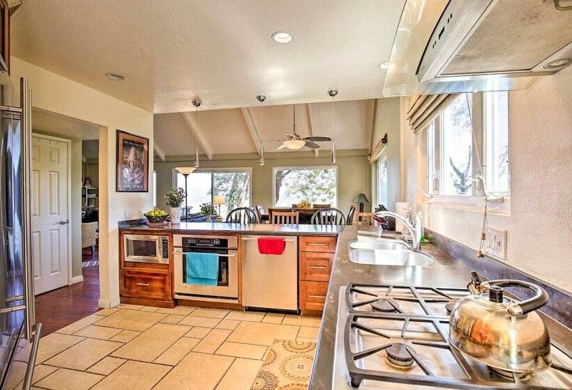 Hilltop Home In Wine Country W/ Hot Tub & Views!