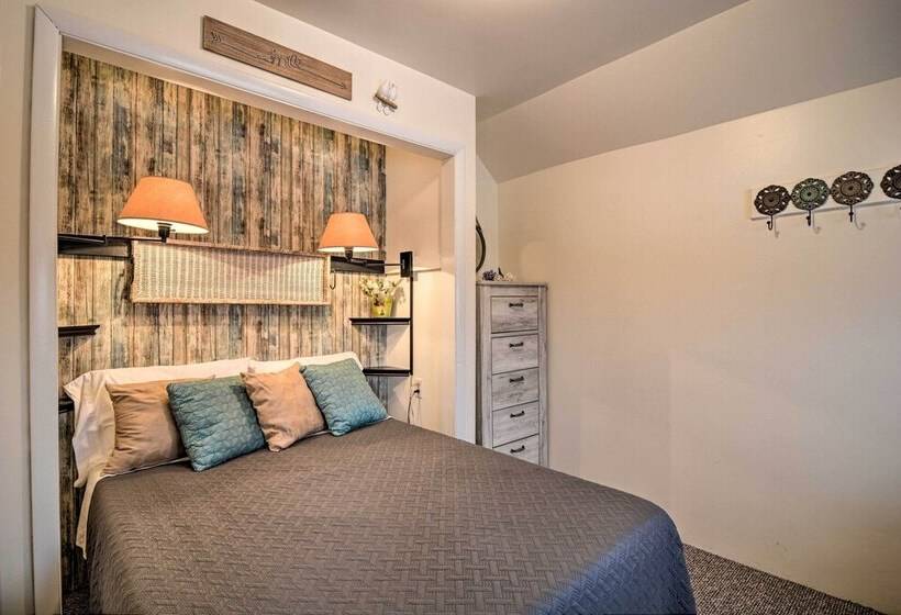 Hip Downtown Cottage   Walk To Beach, Pier, Dining