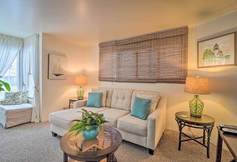 Hip Downtown Cottage   Walk To Beach, Pier, Dining