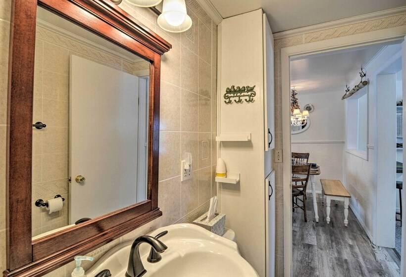 Hip Downtown Cottage   Walk To Beach, Pier, Dining