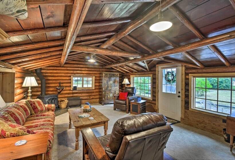 Historic Belfair Cabin Abode On The Hood Canal!