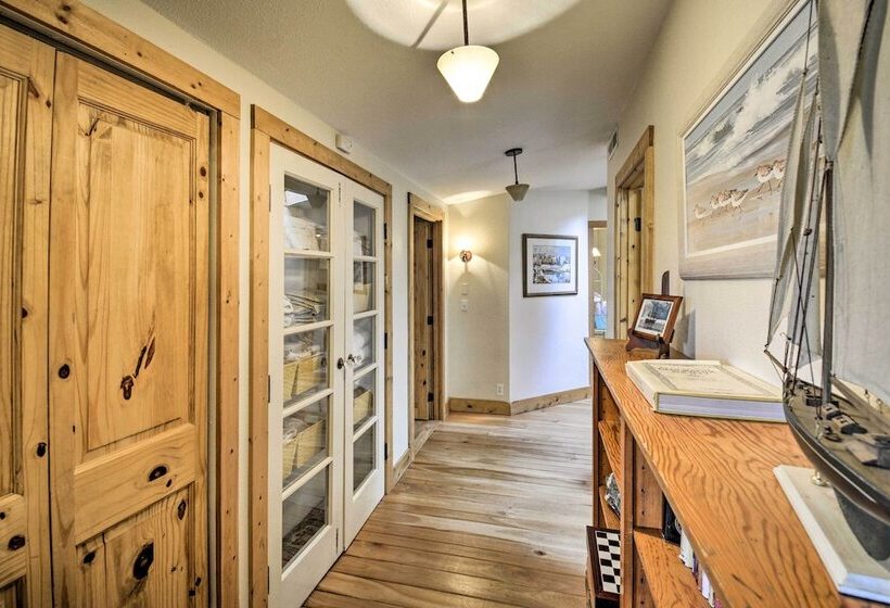 Historic Belfair Cabin Abode On The Hood Canal!