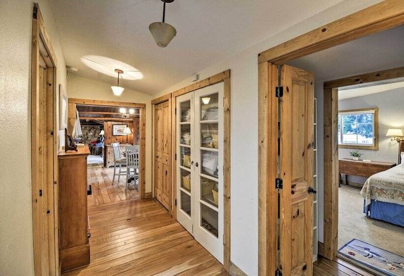 Historic Belfair Cabin Abode On The Hood Canal!