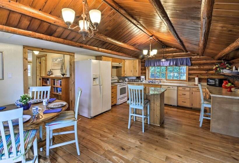 Historic Belfair Cabin Abode On The Hood Canal!