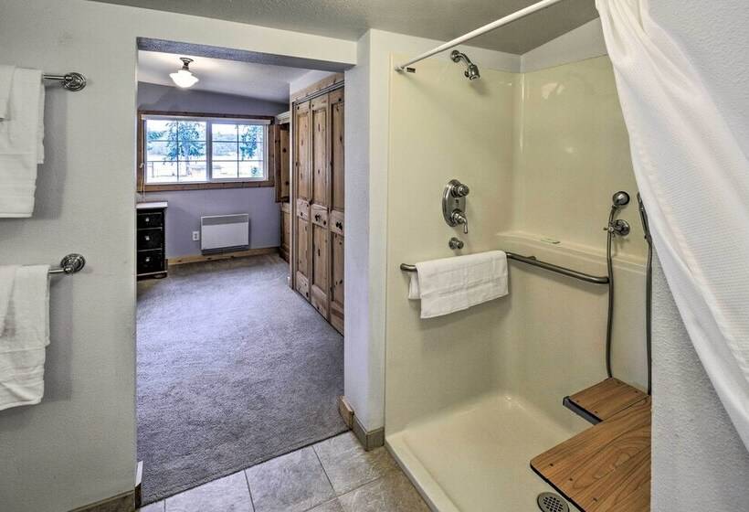 Historic Belfair Cabin Abode On The Hood Canal!