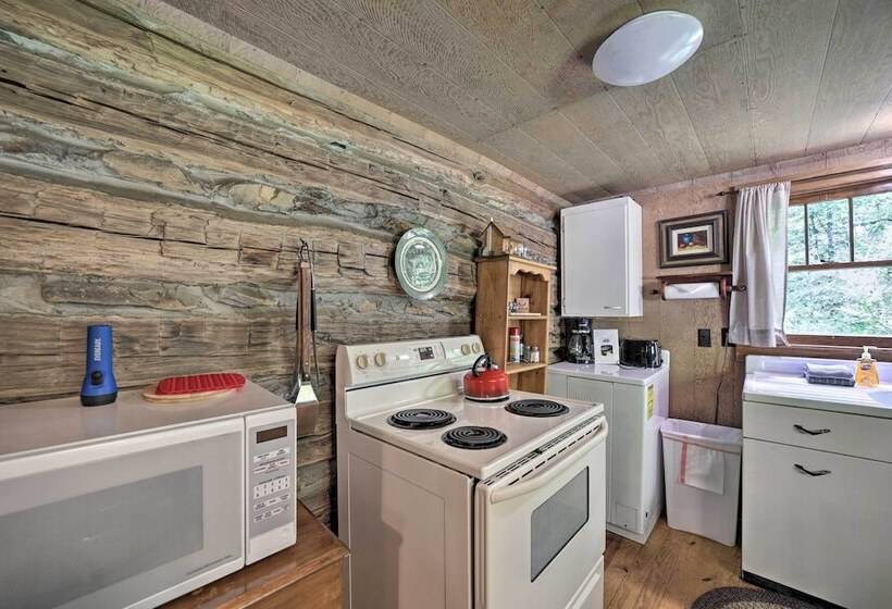 Historic Cabin: Grill & Hiking Trail Access!