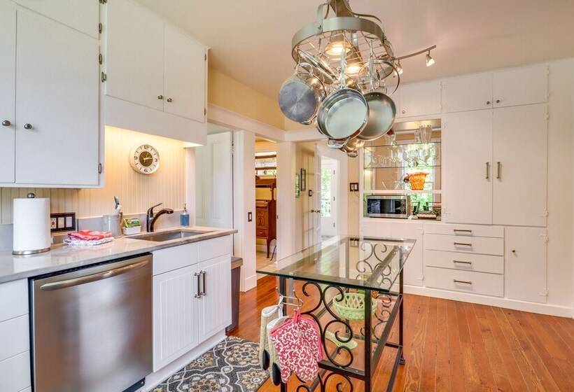 Historic Home Near Downtown Salem: Walk To Capitol