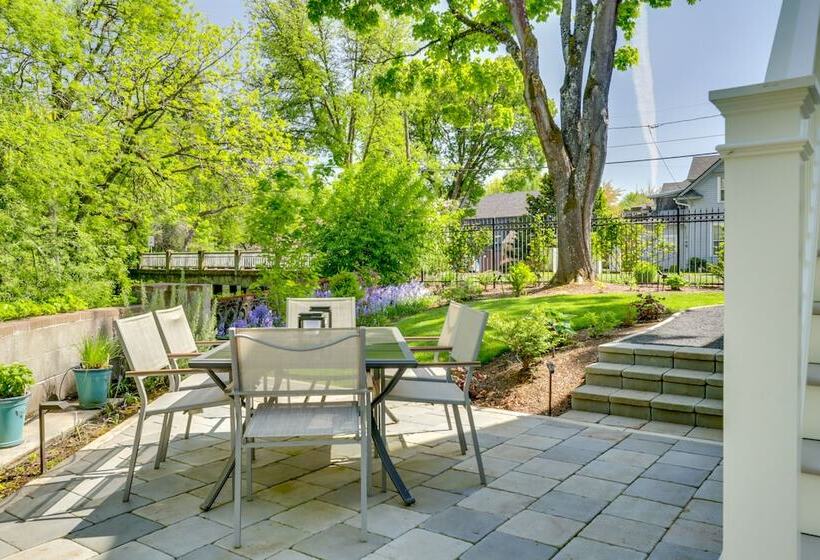 Historic Home Near Downtown Salem: Walk To Capitol