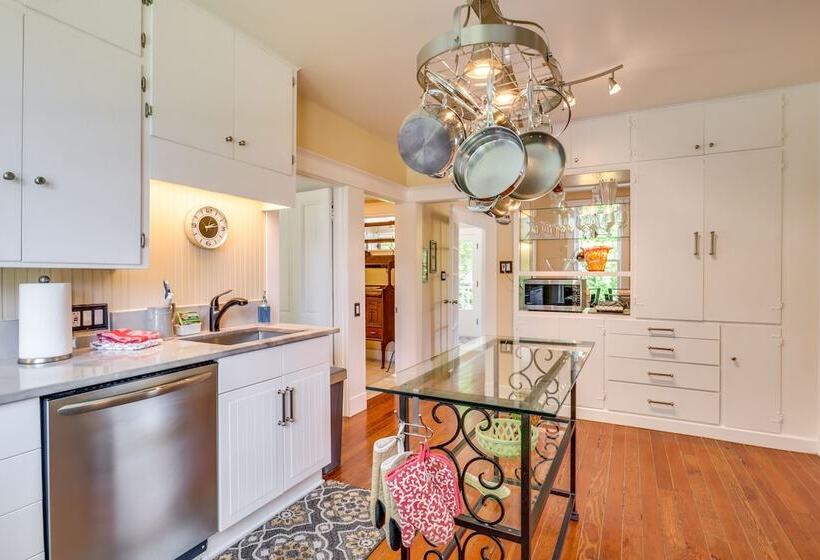 Historic Home Near Downtown Salem: Walk To Capitol