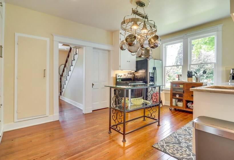 Historic Home Near Downtown Salem: Walk To Capitol