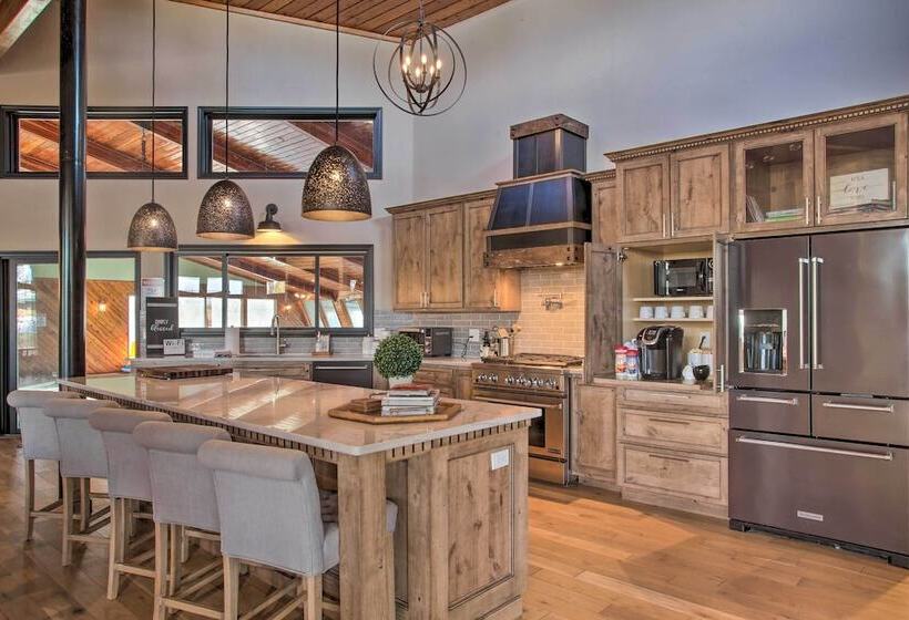 Home With Indoor Pool   1 Block To Liberty Lake!