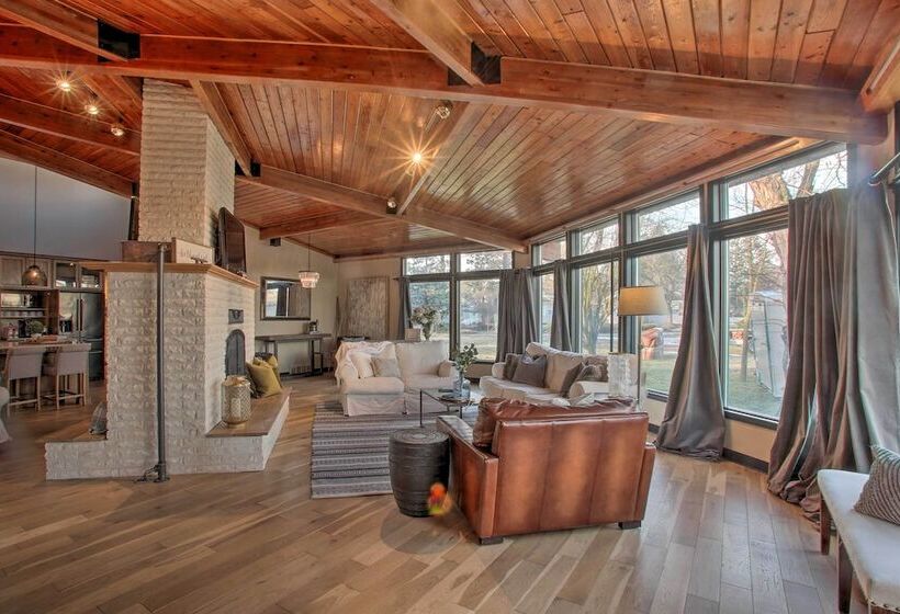 Home With Indoor Pool   1 Block To Liberty Lake!