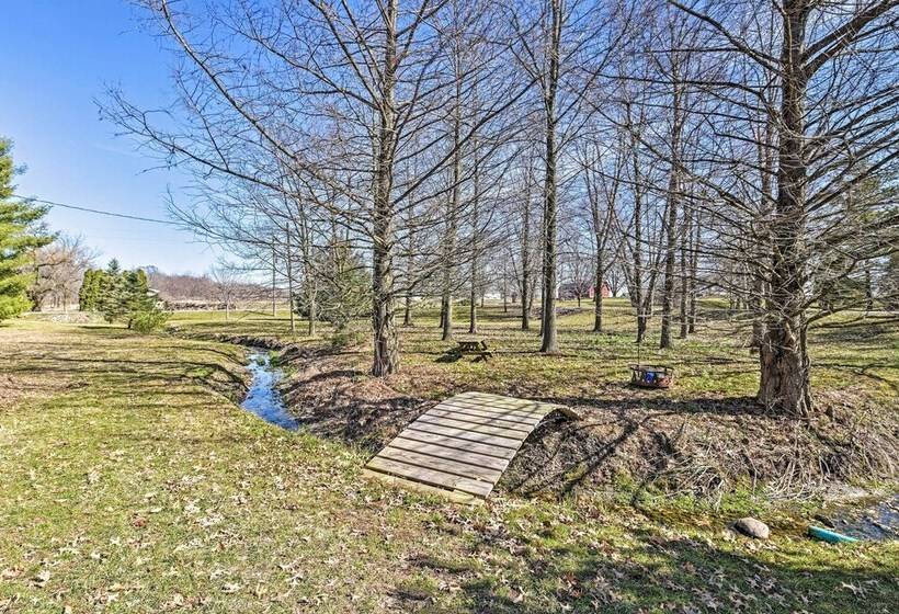 Honey House Cabin    A Quiet Countryside Retreat!