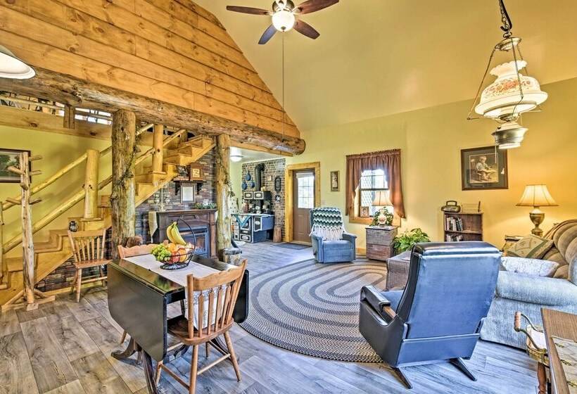 Honey House Cabin    A Quiet Countryside Retreat!