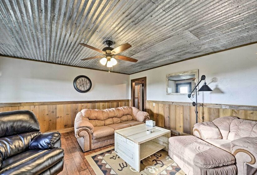 Day Trip To Waco & Temple: House On Cattle Farm