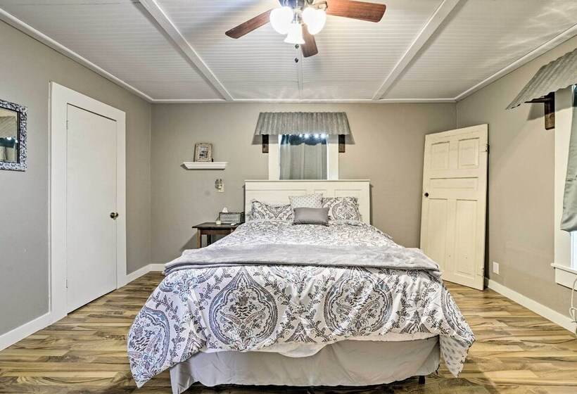 Day Trip To Waco & Temple: House On Cattle Farm