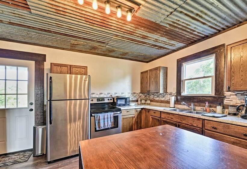 Day Trip To Waco & Temple: House On Cattle Farm