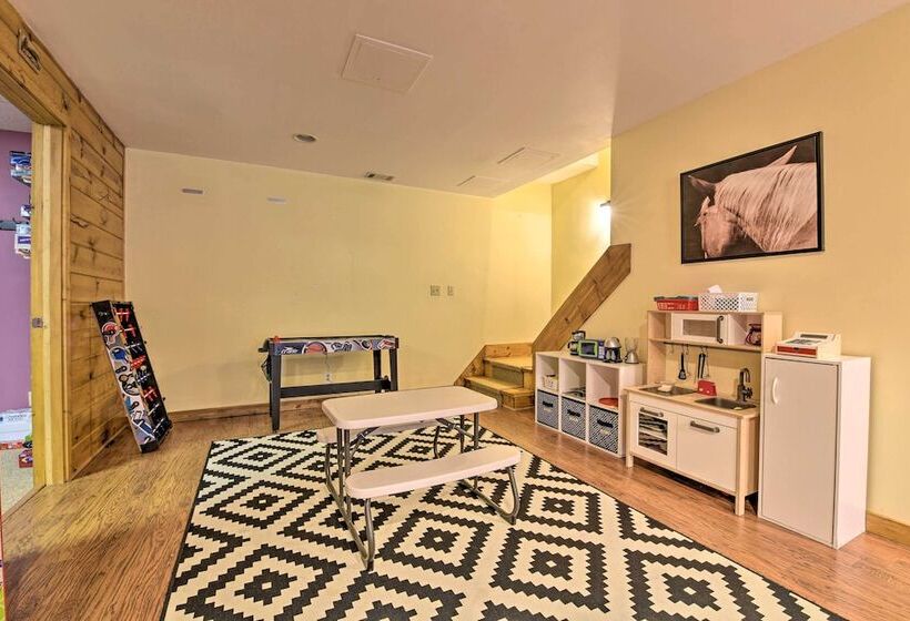 Huge Family Home W/ Pool   13 Mi To Lake Michigan!