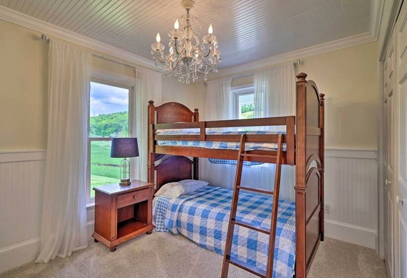 Idyllic Fleetwood Farmhouse W/ Fire Pit & Bbq