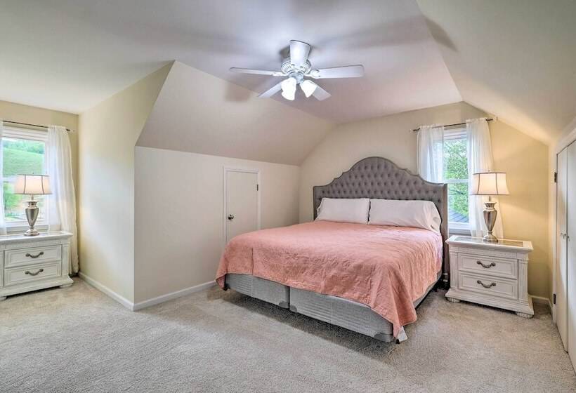 Idyllic Fleetwood Farmhouse W/ Fire Pit & Bbq