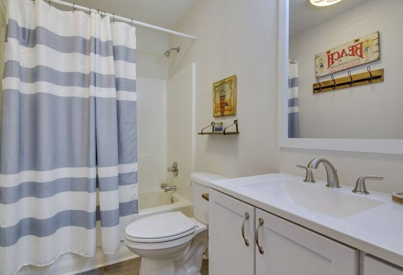 < 4 Mi To Shore: Asteri House In Rehoboth Beach!